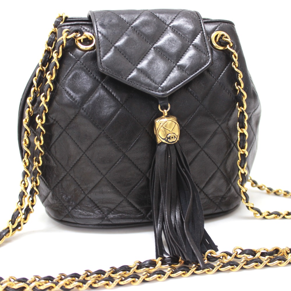 chanel quilted chain shoulder bag