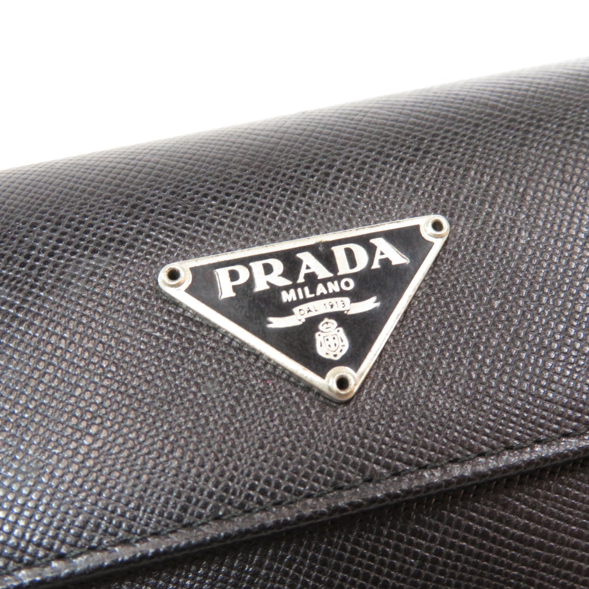 プラダ M510A ロゴプレート サフィアーノ 二つ折り財布（小銭入れあり 