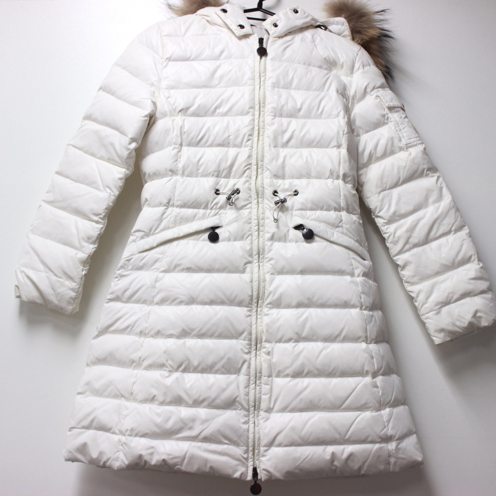 Moncler モンクレール ロングダウンジャケット ダウンコート フード付き アパレル アウター ダウンジャケット ホワイト レディース 中古 ー ブラモ 欲しいブランド品がすぐ見つかる ネット通販サイト