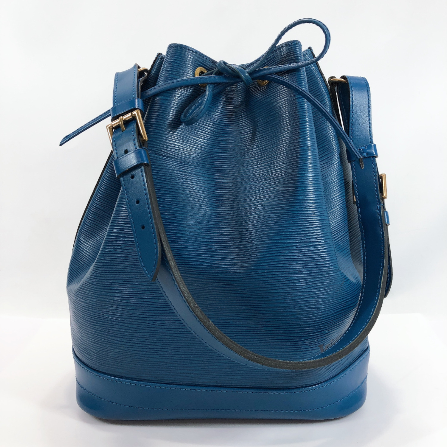 LOUIS VUITTON Louis Vuitton Shoulder Bag M44005 Vintage Noe Epi Leather Blue [Used] Ladies ー The ...