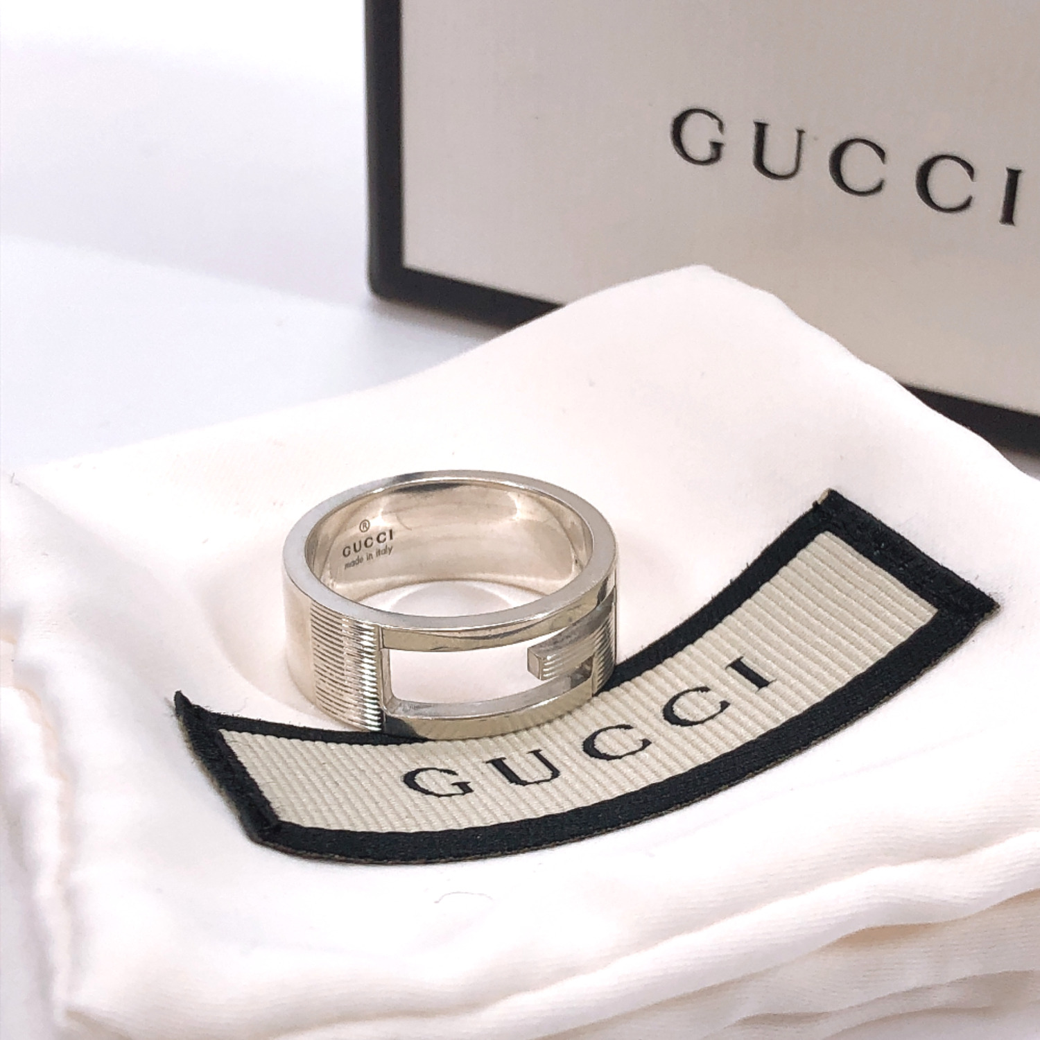 Gucci グッチ リング 指輪 シルバー925 16 シルバー 中古 メンズ ー ブラモ 欲しいブランド品がすぐ見つかる ネット通販サイト