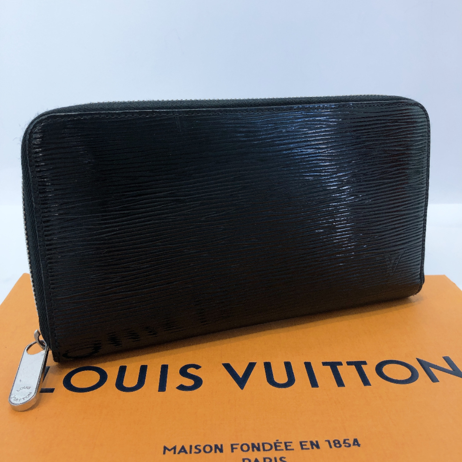 Louis Vuitton ルイヴィトン エレクトリック ジッピーオーガナイザー M6385n 長財布 エピレザー ブラック シルバー 中古 メンズ ー ブラモ 欲しいブランド品がすぐ見つかる ネット通販サイト