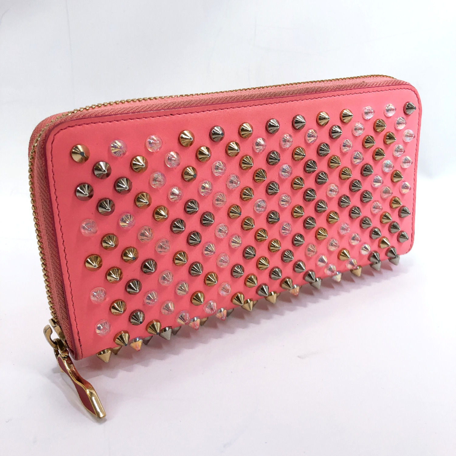 Christian Louboutin クリスチャンルブタン 長財布 パネトーン スタッズ ラウンドジップ レザー ピンク 中古 ユニセックス ー ブラモ 欲しいブランド品がすぐ見つかる ネット通販サイト