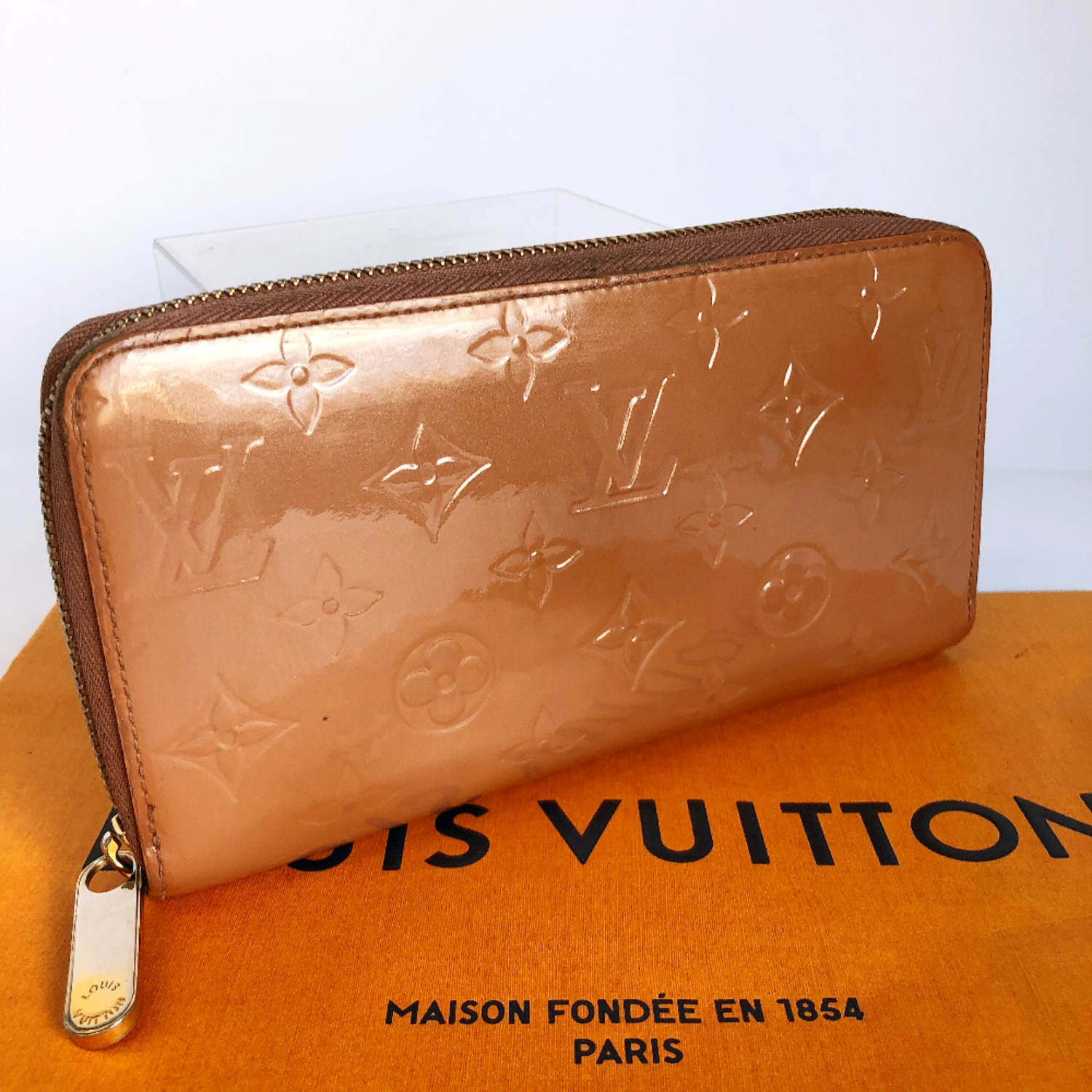 Lv Purse With Zipper/pockets