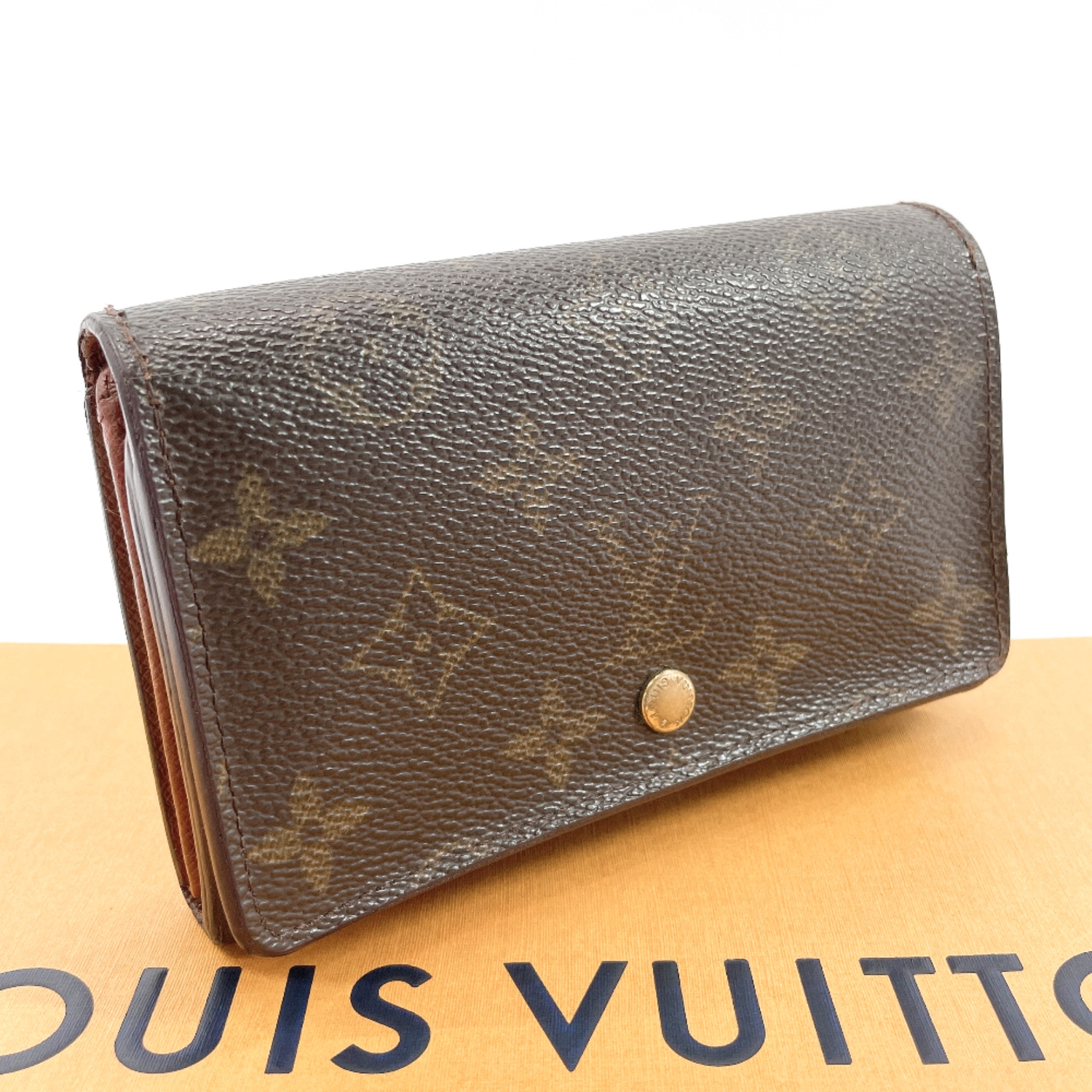 Louis Vuitton Taiga Leather Porte-Valeurs Cartes Card Holder in