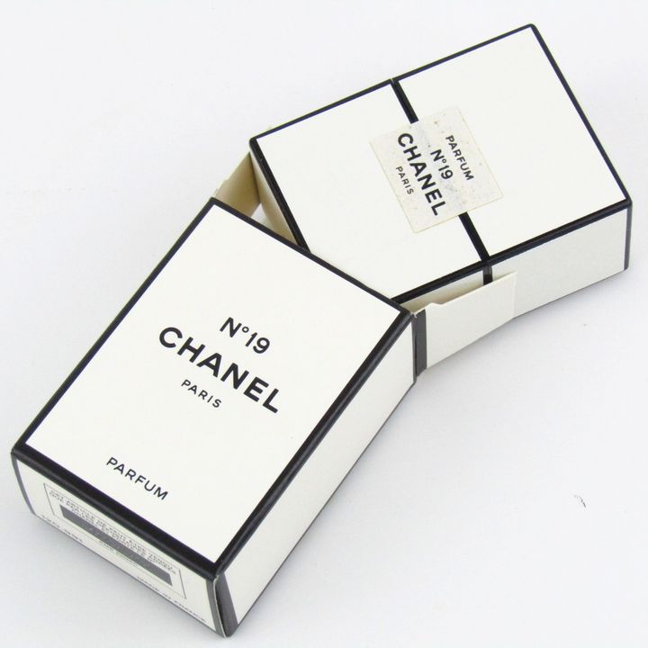 シャネル　限定香水　未使用品 CHANEL - 新品 廃盤シャネルミニ香水セット 6種 No.5 No.19