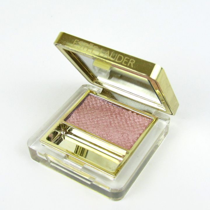 エスティローダー ピュアカラー ジュレ パウダー アイシャドウ 02 若干使用 チップ無し レディース ESTEE LAUDER 【中古】｜ESTEE  LAUDER｜店舗買取｜メイクアップ＞その他メイクアップ｜USEDのアパレル通販サイト - SMASELL（スマセル）