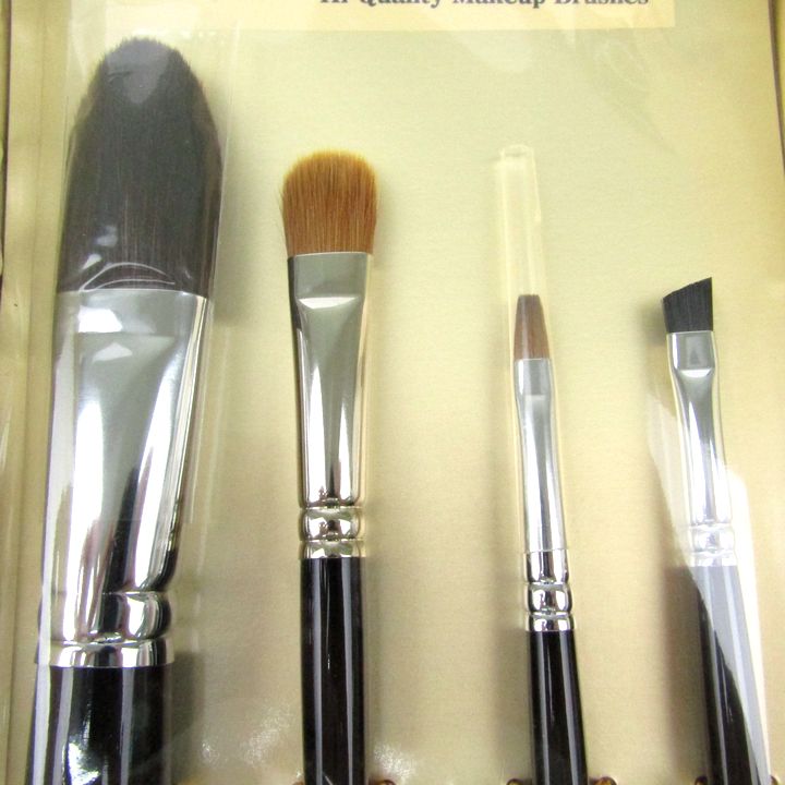 白鳳堂熊野筆 MISAKOビバリーヒルズメイクブラシ 4点セット 未使用 化粧筆 白鳳堂熊野筆 MISAKOビバリーヒルズメイクブラシ 4点セット 未