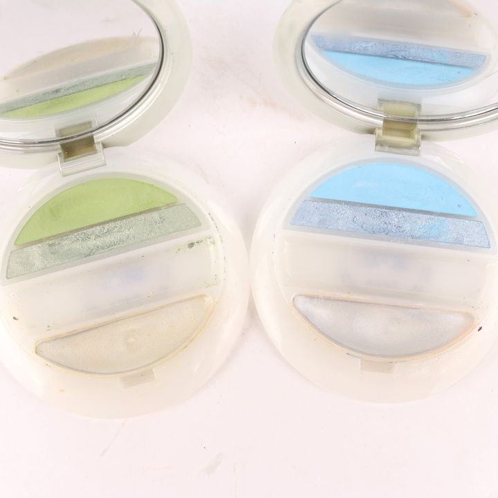 資生堂ピエヌ 希少スパークリングアイズ アイシャドウ BE WTセットで