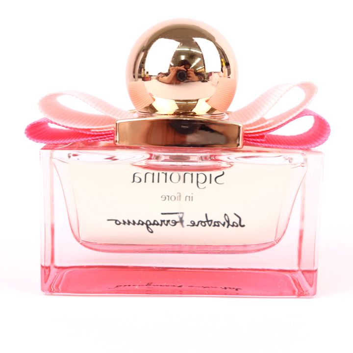 サルヴァトーレフェラガモ 香水 シニョリーナ イン フィオーレ