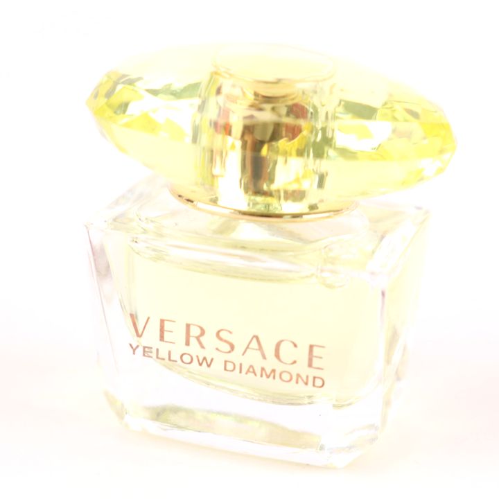 ヴェルサーチ ミニ香水 イエローダイアモンド オードトワレ EDT 未使用 フレグランス レディース 5mlサイズ VERSACE 【中古】｜ VERSACE｜店舗買取｜フレグランス＞香水｜USEDのアパレル通販サイト - SMASELL（スマセル）