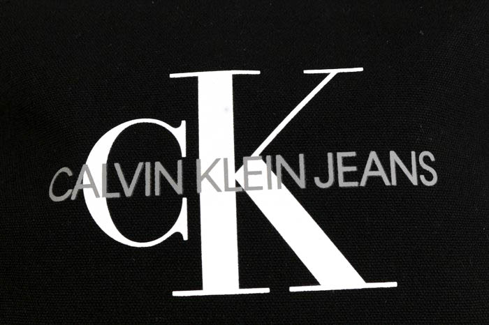 カルバンクライン ショルダーバッグ サコッシュ 斜め掛け 鞄