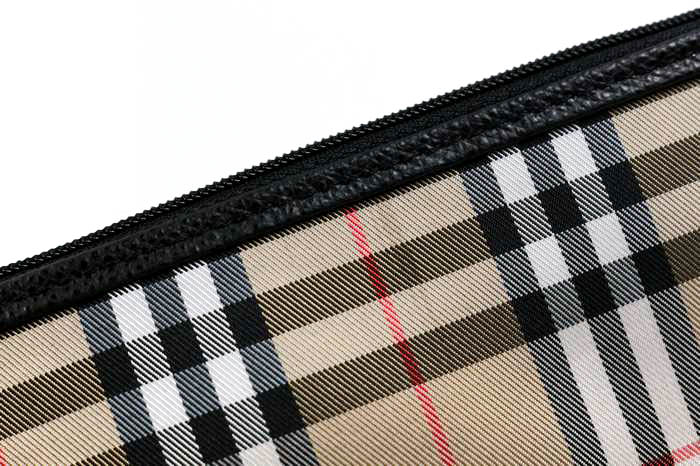 バーバリー ポーチ ノバチェック 小物入れ ブランド レディース ベージュ BURBERRY 【中古】｜BURBERRY｜店舗買取｜財布/小物＞ポーチ｜USEDのアパレル通販サイト  - SMASELL（スマセル）