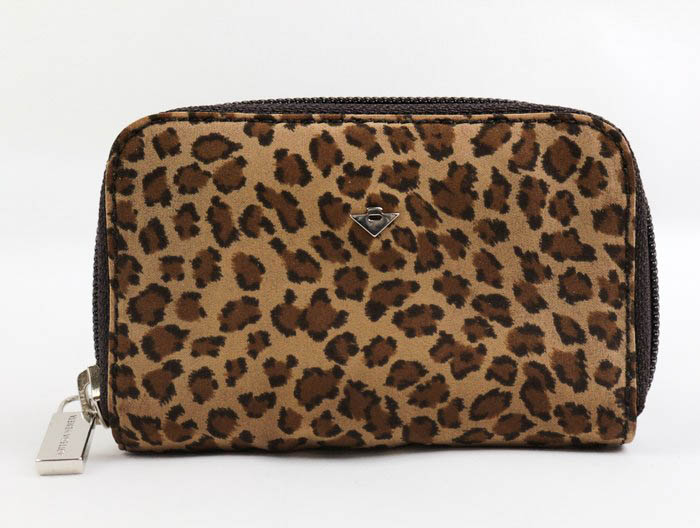 BOTTEGA VENETA ボッテガヴェネタポーチヒョウ柄 イタリア製 ボッテガ