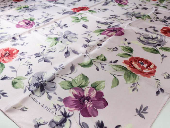 未使用 未着 LAURA ASHLEY ローラ アシュレイ 綿麻花柄セットアップ 未使用 未着 LAURA ASHLEY ローラ アシュレイ 綿麻花柄セットアップ