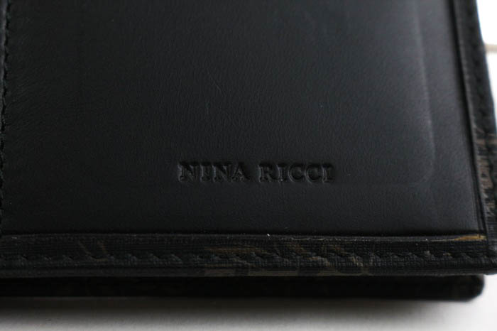 極美品 Nina Ricci ニナリッチ 二つ折り 財布 黒 ミニ コンパクト ニナリッチ 二つ折り財布 小銭入れあり ウォレット ブランド