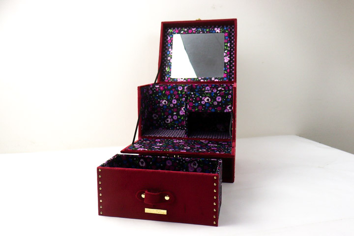 限定値下げ ANNA SUI ジュエリーボックス L ANNA SUI特有の花柄がプリントされた高級感漂うジュエリー