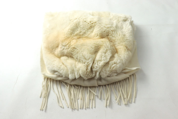 ユナイテッドアローズファー付きマフラーストールベージュ マフラー 楽天市場】【SALE／40%OFF】フェイクファー マフラー BEAUTY&YOUTH