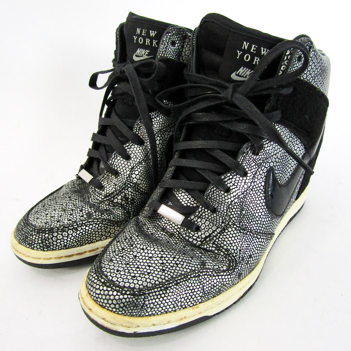 NIKE（ナイキ）の「インヒール ナイキ ウィメンズ ダンク スカイハイ NIKE WMNS DUNK SKY HI PRINT  543258-002（スニーカー）」 - WEAR