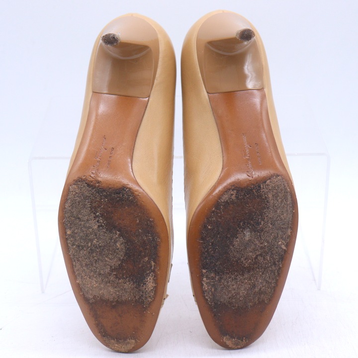 Ferragamo ベージュパンプス リボン付き　スプリング　6 1/2D FERRAGAMO フェラガモ リボン パンプス Salvatore Ferragamo