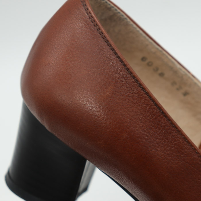 ダックス プレーンパンプス レザー Uカット チャンキーヒール日本製 ブランド シューズ 靴 レディース 22.5cmサイズ ブラウン DAKS  【中古】 DAKS USED/古着（パンプス）｜DAKSのUSED/古着通販サイト SMASELL（スマセル）