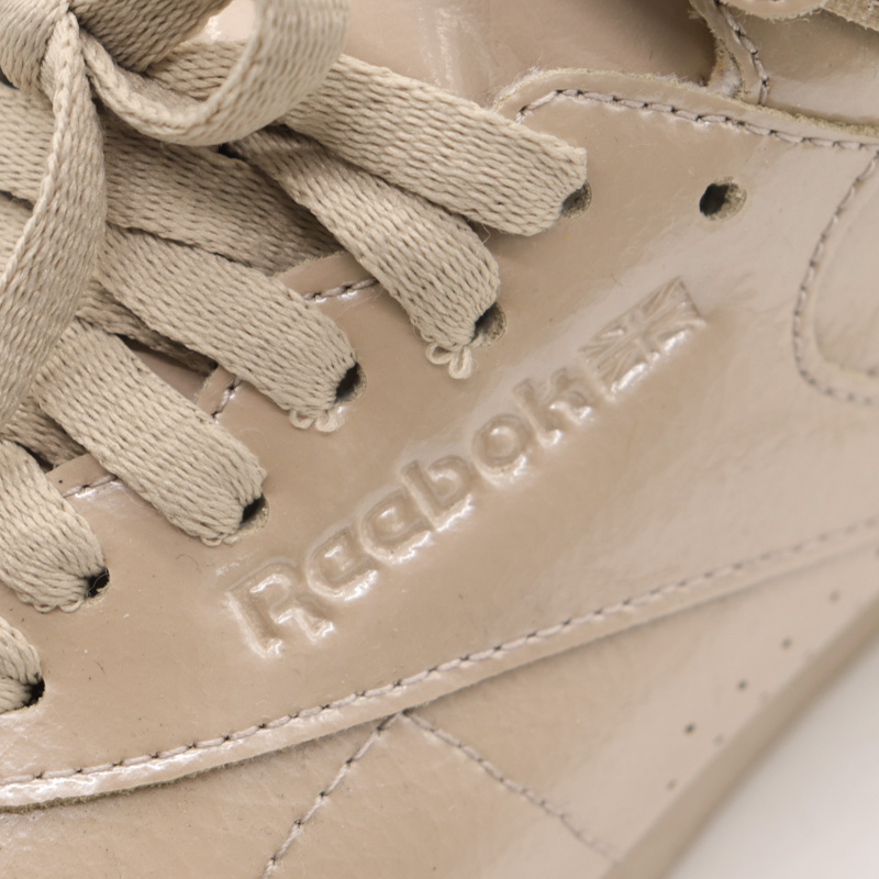 お店で人気の商品 新品未使用＊ reebok スニーカー ベージュ