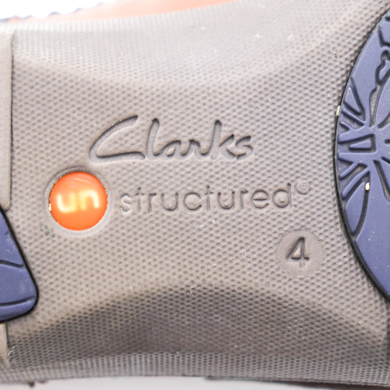 クラークス パンプス un structured レザー スニーカー ブランド