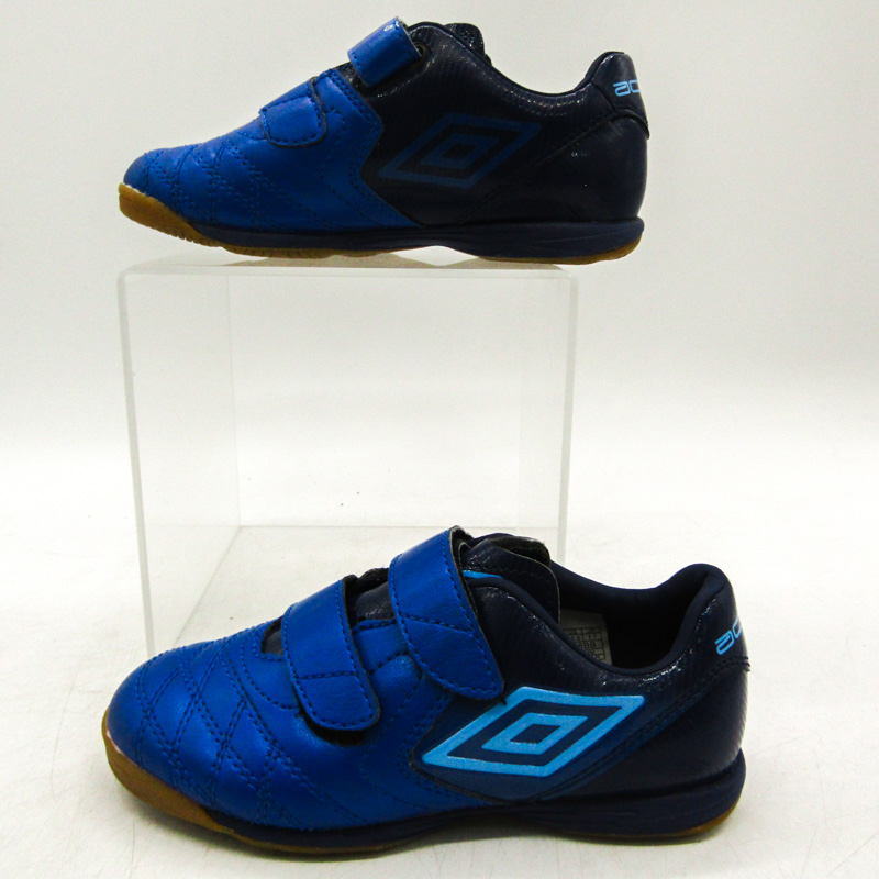 アンブロ スニーカー ローカット フットサル シューズ ACRCT UU4OJB06BB シューズ 靴 キッズ 男の子用 17サイズ ブルー UMBRO  【中古】｜UMBRO｜店舗買取｜ママ＆ベビー＞その他ベビーウェア｜USEDのアパレル通販サイト - SMASELL（スマセル）