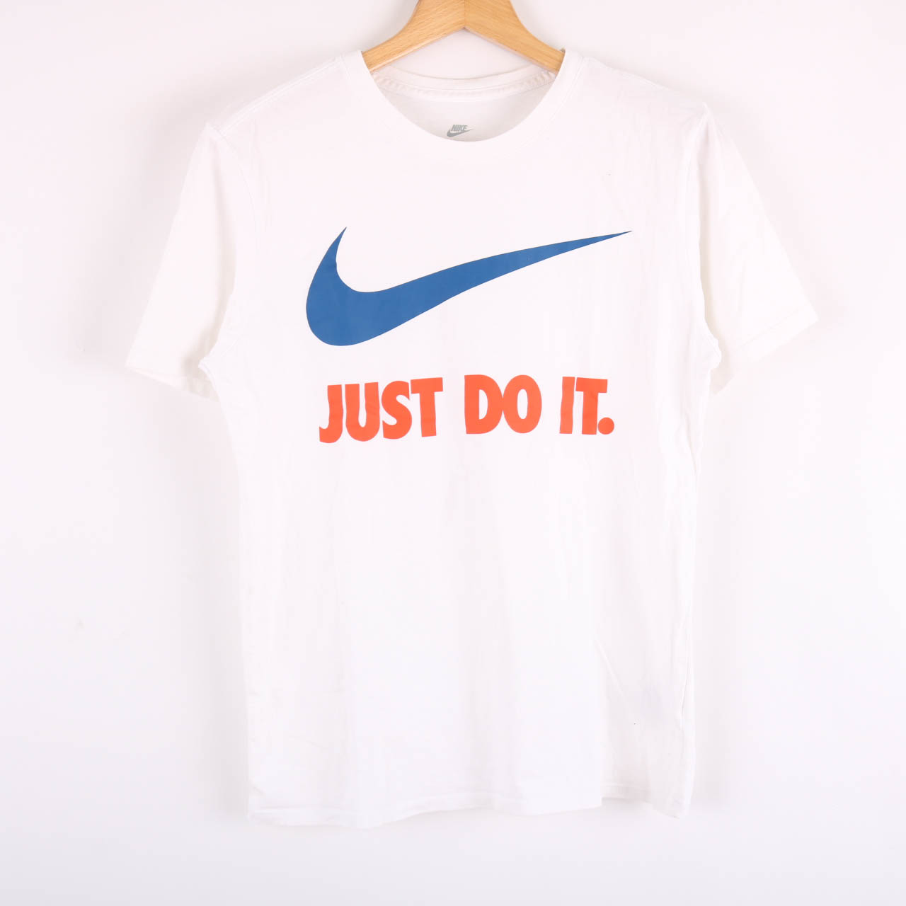 ナイキ 半袖Ｔシャツ トップス ロゴT JUST DO IT スポーツウエア メンズ Sサイズ 白×青 NIKE 【中古】｜NIKE ｜店舗買取｜トップス＞Tシャツ/カットソー｜USEDのアパレル通販サイト - SMASELL（スマセル）