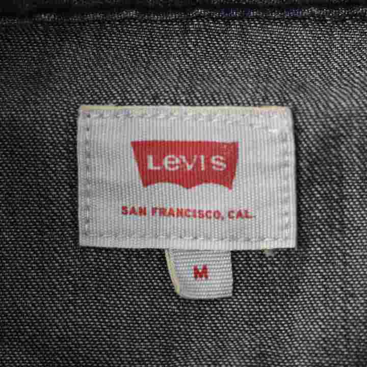 リーバイス 長袖シャツ デニムシャツ 胸ポケット トップス アメカジ メンズ Mサイズ ネイビー Levi's 【中古】 Levi's  USED/古着（Tシャツ/カットソー）｜Levi'sのUSED/古着通販サイト SMASELL（スマセル）