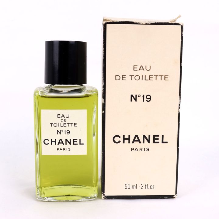 商舗 CHANEL シャネル №19 オーデコロン 59ml 香水 9割残 econet.bi