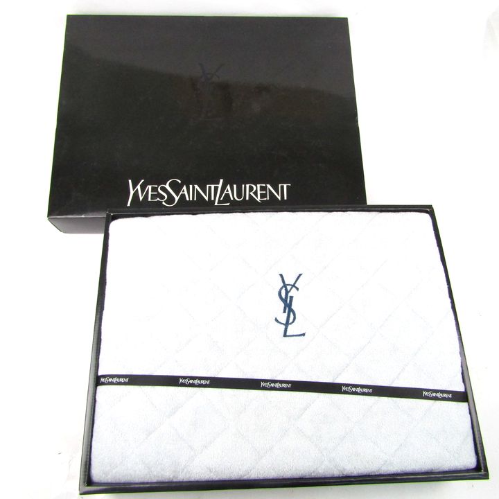 イヴ・サンローラン 敷パッド シーツ 約100cm×200cm 寝具 ブランド 箱キズ有 レディース ライトグレー YVES SAINT  LAURENT 【中古】｜YVES SAINT LAURENT｜店舗買取｜財布/小物＞その他小物｜USEDのアパレル通販サイト -  SMASELL（スマセル）