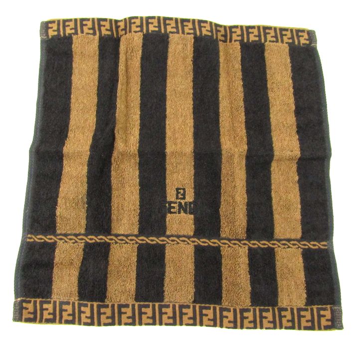 FENDI ハンカチ ズッカ 人気セット3枚セット 未使用1枚、中古品2枚です。 FENDI ハンカチ2枚セット 時計 パンプス バック 香水 ペカン