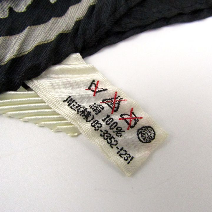 ヴィンテージ イヴサンローラン スカーフ シルク100% 動物柄 ヴィンテージ イヴサンローラン スカーフ シルク100% 動物柄