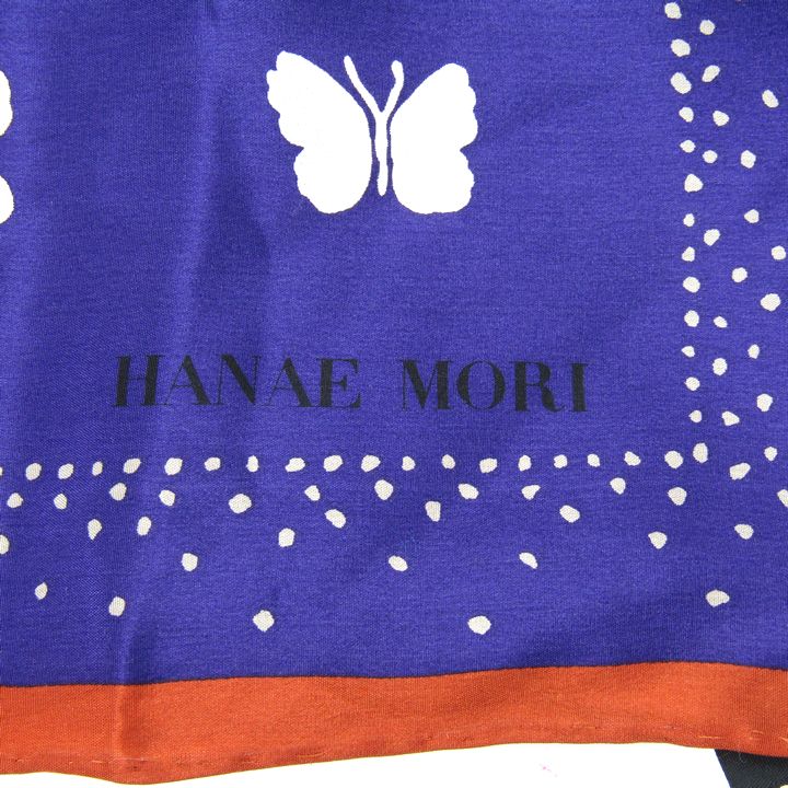 【新品タグ付き】HANAE MORI スカーフ付き　ブラウス　オフホワイト 新品タグ付き】HANAE MORI スカーフ付き ブラウス オフホワイト