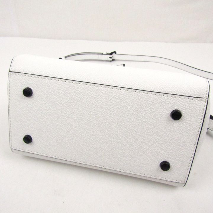 チャールズアンドキース　ホワイト ショルダーバッグ CHARLES & KEITH ホワイトショルダーバッグ