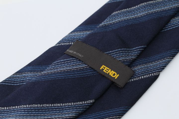 オーバーのアイテム取扱☆ フェンディ FENDI 柄物 シルク製 ネクタイ