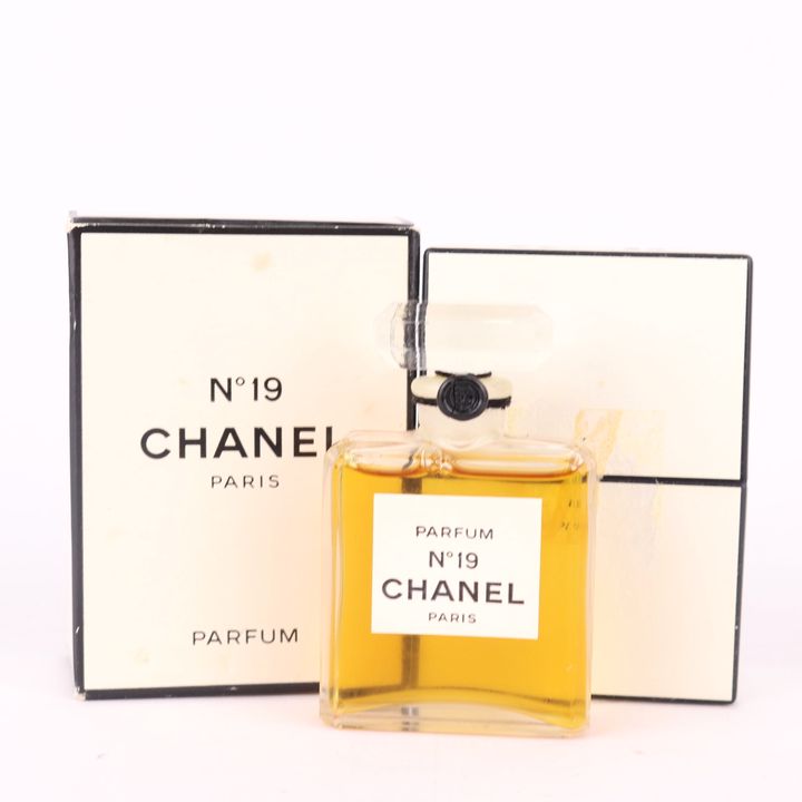 シャネル 香水 No19 パルファム PARFUM 未使用 フレグランス 香水瓶