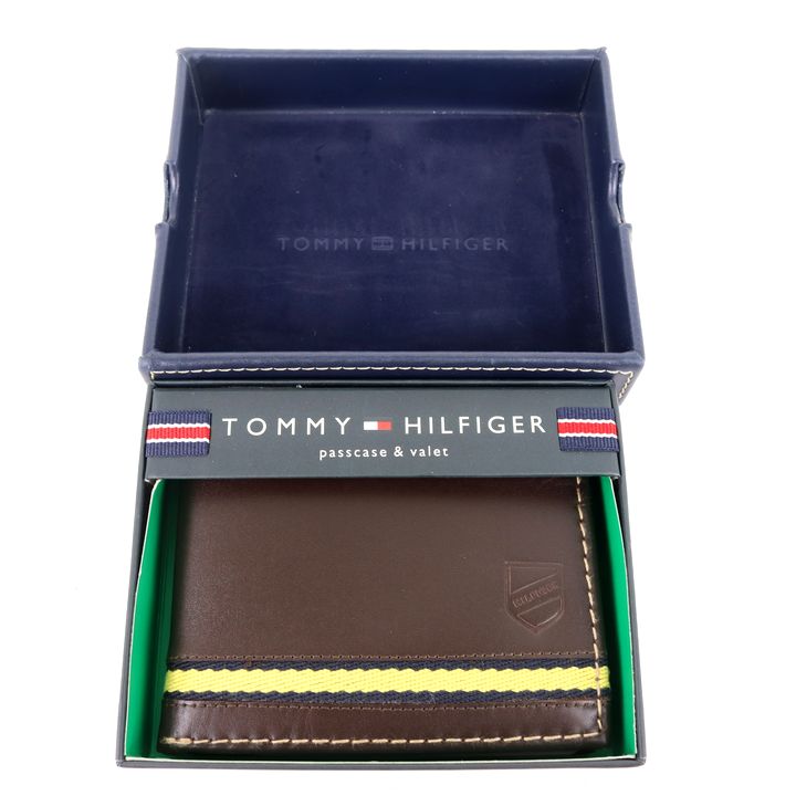 トミーヒルフィガー 二つ折り財布 未使用 レザー 札入れ パスケース