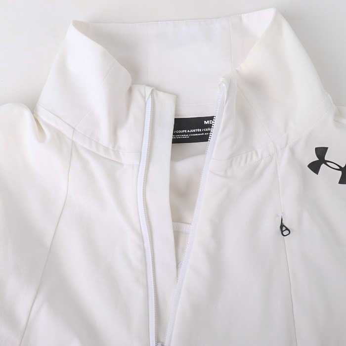 UNDER ARMOUR フード付きホワイトジャケット UNDER ARMOUR フード付きジャージ ホワイト - メルカリ
