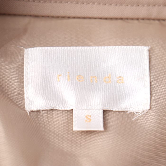 リエンダ トレンチコート ロングトレンチ ベルト付 シンプル 無地 アウター レディース Sサイズ ベージュ rienda 【中古】｜rienda ｜店舗買取｜ジャケット/アウター＞その他アウター｜USEDのアパレル通販サイト - SMASELL（スマセル）