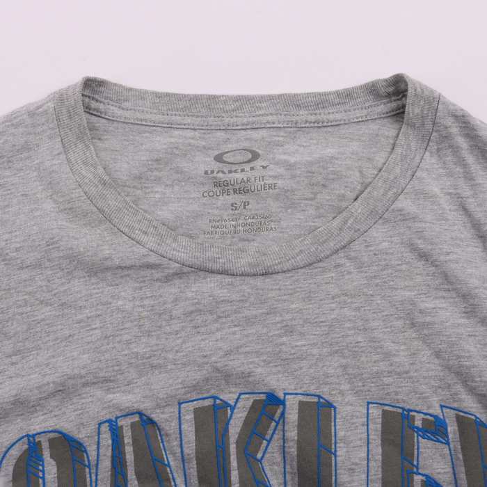 オークリー 長袖Tシャツ ロゴT レギュラーフィット スポーツウエア メンズ Sサイズ グレー OAKLEY 【中古】｜OAKLEY｜店舗買取｜トップス＞Tシャツ/カットソー｜USEDのアパレル通販サイト  - SMASELL（スマセル）