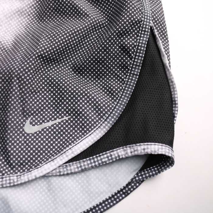 Nike ドット柄 ウィンドブレーカー＆ショートパンツ セット Nike ドット柄 ウィンドブレーカー＆ショートパンツ セット