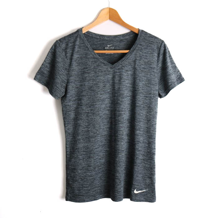 ナイキ 半袖Ｔシャツ トップス Vネック ドライフィット スポーツウエア 大きいサイズ レディース XLサイズ グレー NIKE 【中古】｜NIKE ｜店舗買取｜トップス＞Tシャツ/カットソー｜USEDのアパレル通販サイト - SMASELL（スマセル）