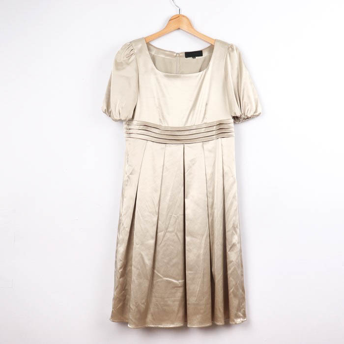 アンタイトル プリーツワンピース 半袖 膝下丈 サテン 無地 フォーマル  