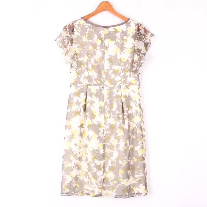 アンタイトル 半袖ワンピース 総柄 Vネック フレア ひざ丈 日本製 裏地  