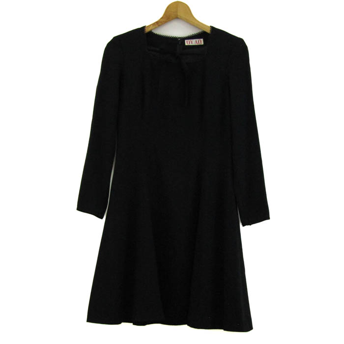 overE フラワーパイピングワンピース　102 ブラック フラワーパイピングワンピース：ブラック│胸が大きな女性のための