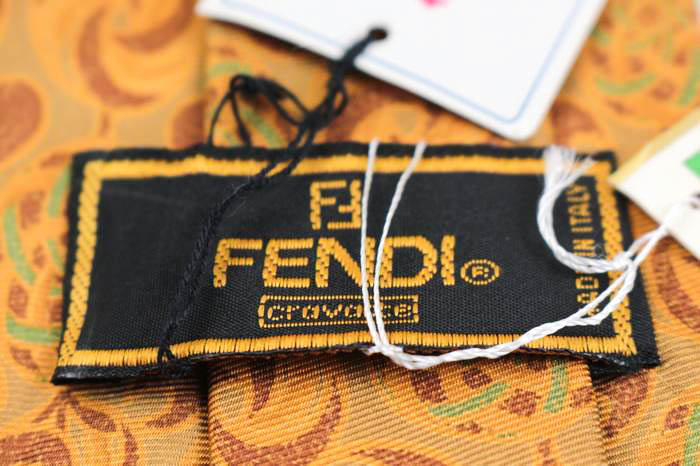 フェンディ ブランド ネクタイ ドット柄 シルク イタリア製 未使用タグ付 メンズ オレンジ FENDI 【中古】｜FENDI｜店舗買取｜フォーマルスーツ/小物＞ネクタイ｜USEDのアパレル通販サイト  - SMASELL（スマセル）