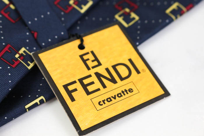 フェンディ ブランド ネクタイ ズッカ柄 チェック柄 シルク イタリア製 