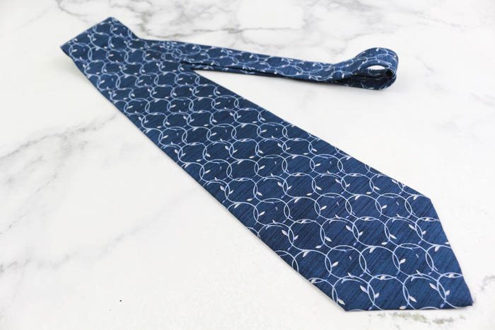 ※専用　　　　　　　美品✨イヴサンローラン　シルクネクタイ　刺繍　光沢　ネイビー イヴ・サンローラン ブランド ネクタイ YSL ドット リーフ柄